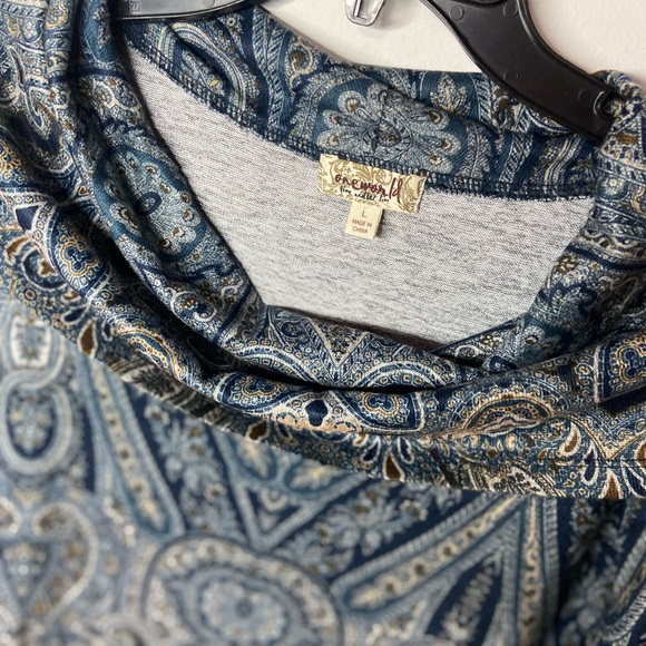 ONE WORLD Blue and Cream Paisley Top - Picture 3 of 6